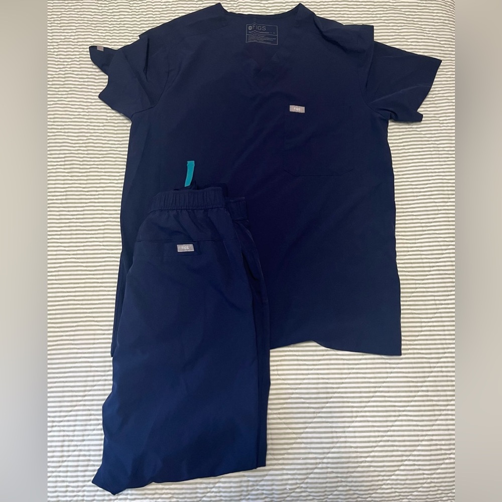 Men’s FIGS scrubs